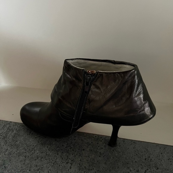 Terry de Havilland leather ankle boots with cuff detail - Picture 3 of 8